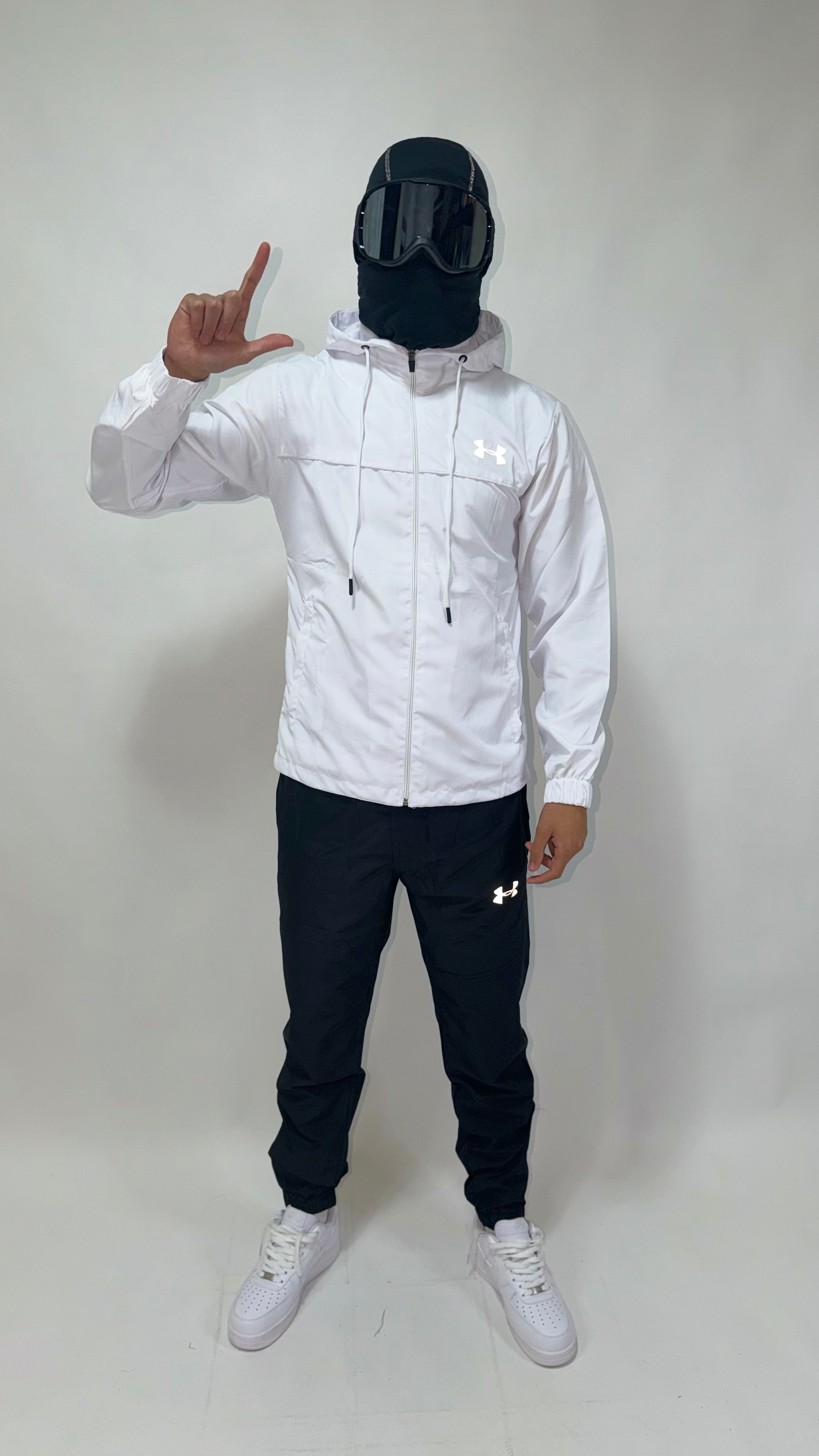 UNDER ARMOUR BLACK/WHITE 1