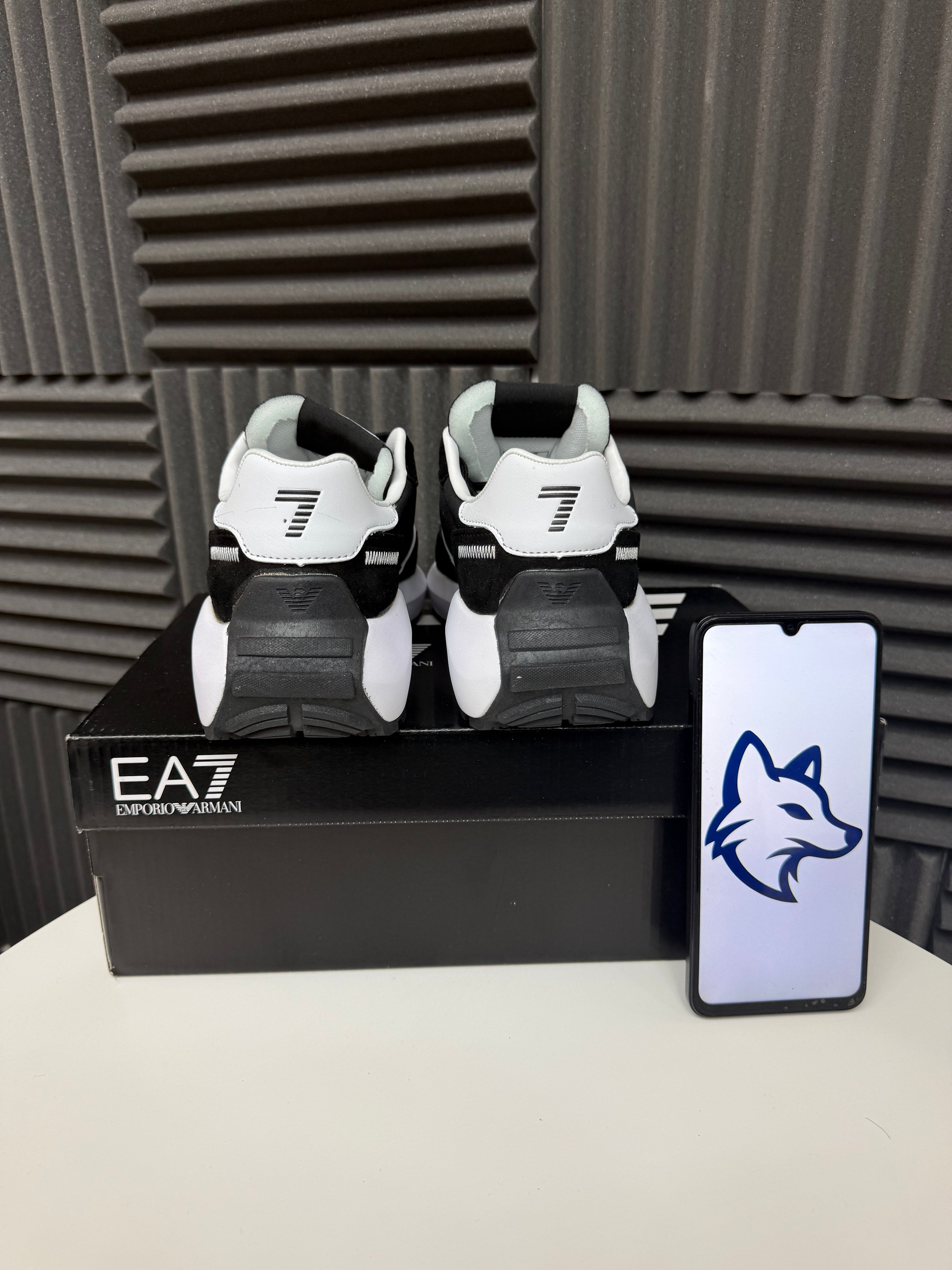 EA7 Black White