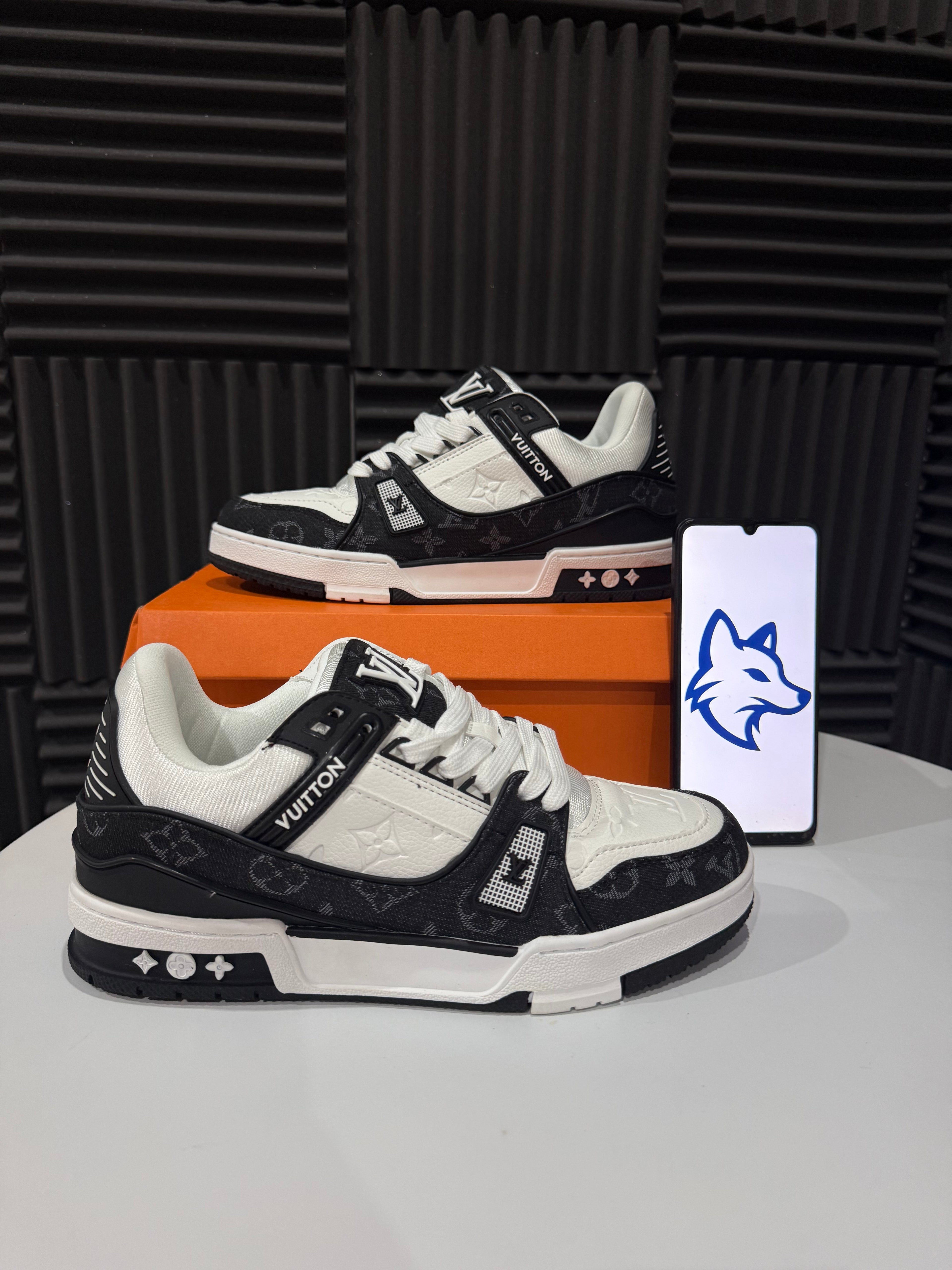LV Trainer Black White