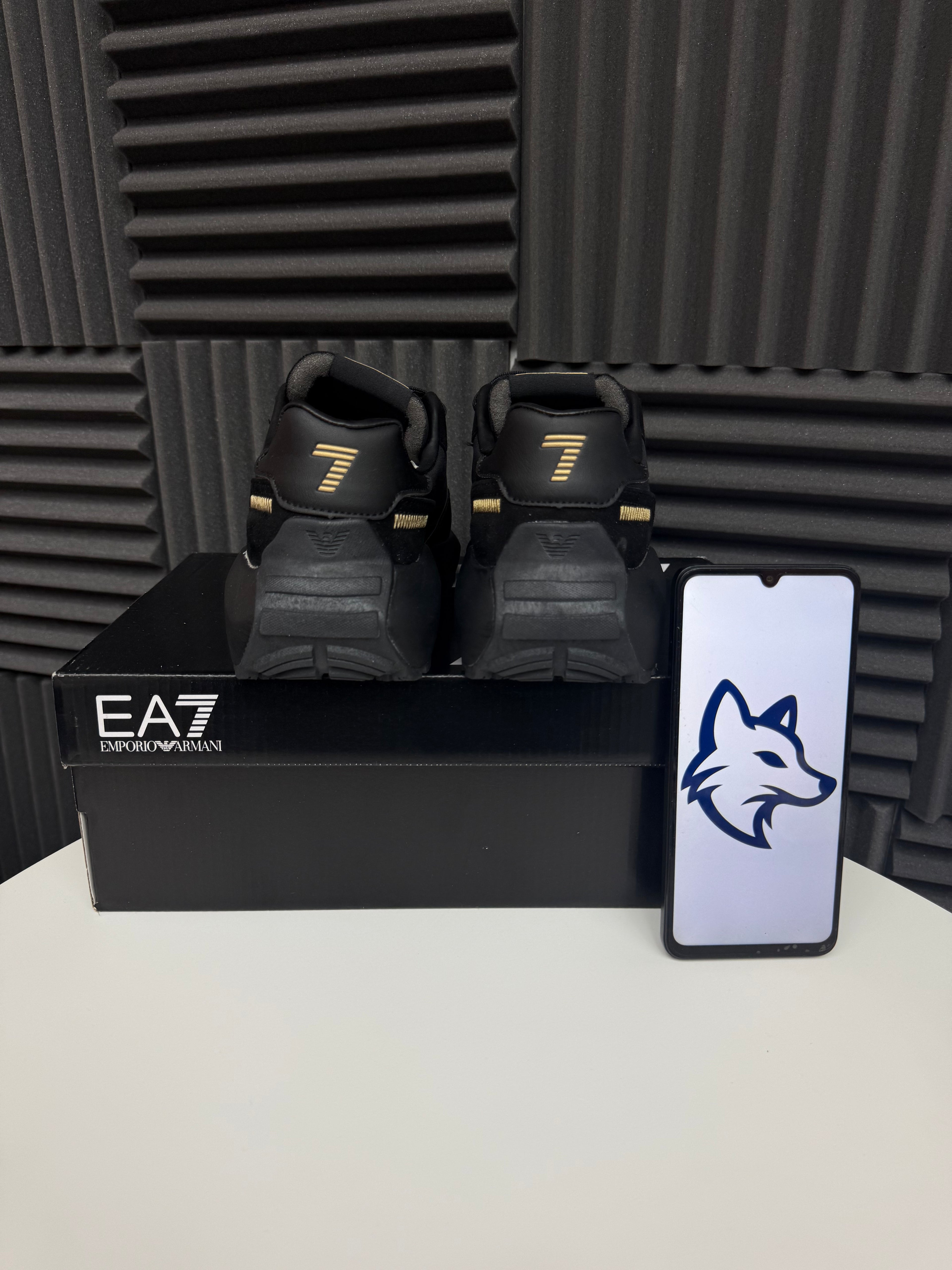 EA7 Negro Dorado