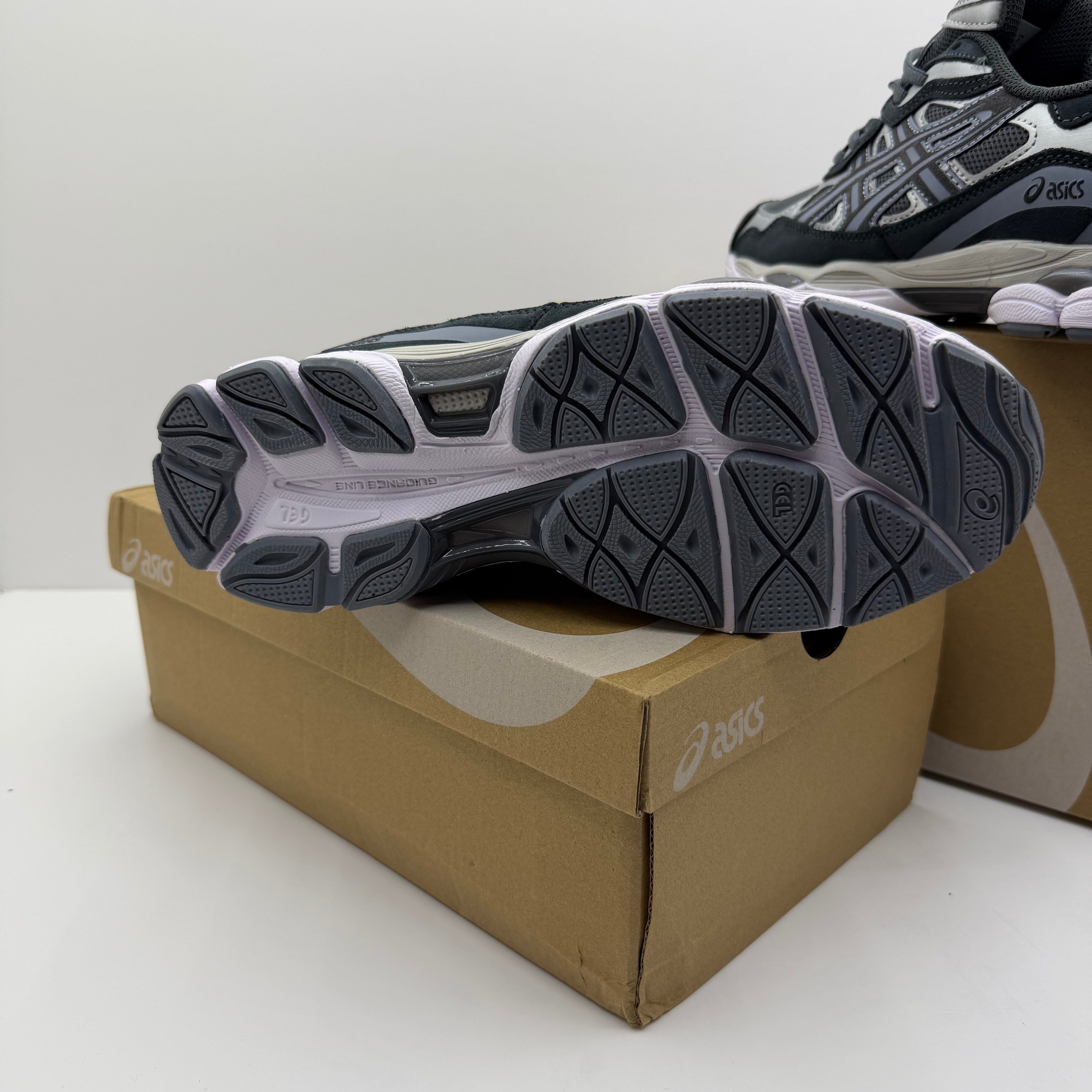 Asics Quantum Gel Grey