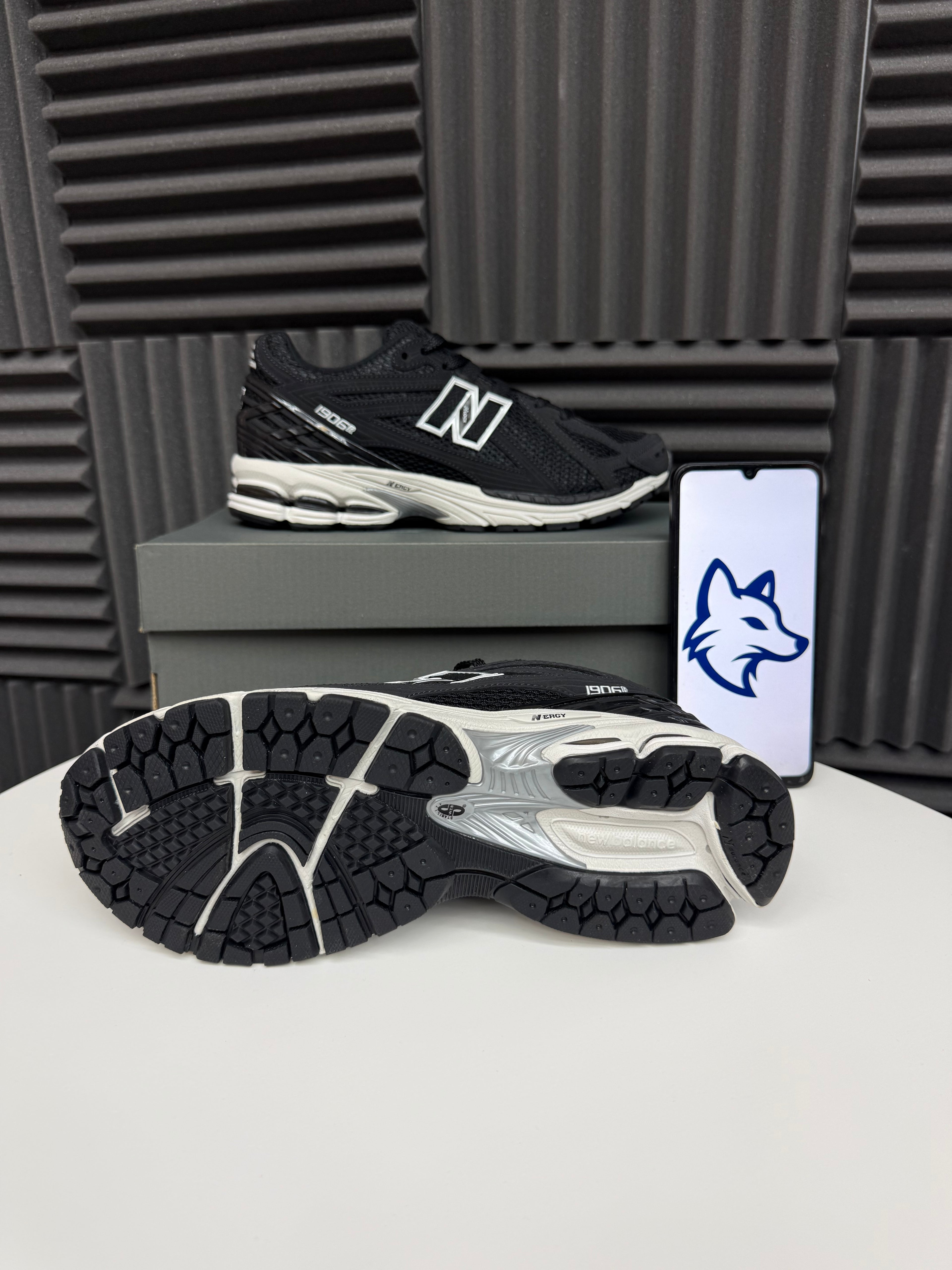 New Balance Negra Blanca