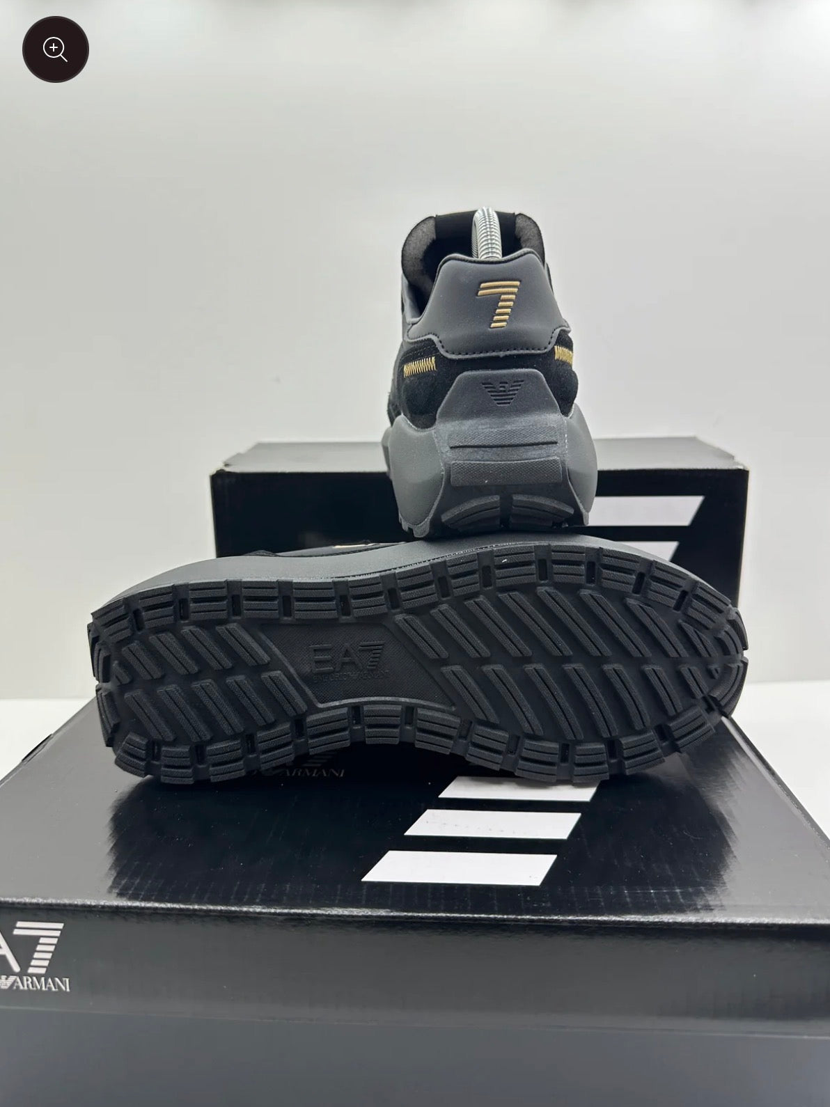 EA7 Negro Dorado