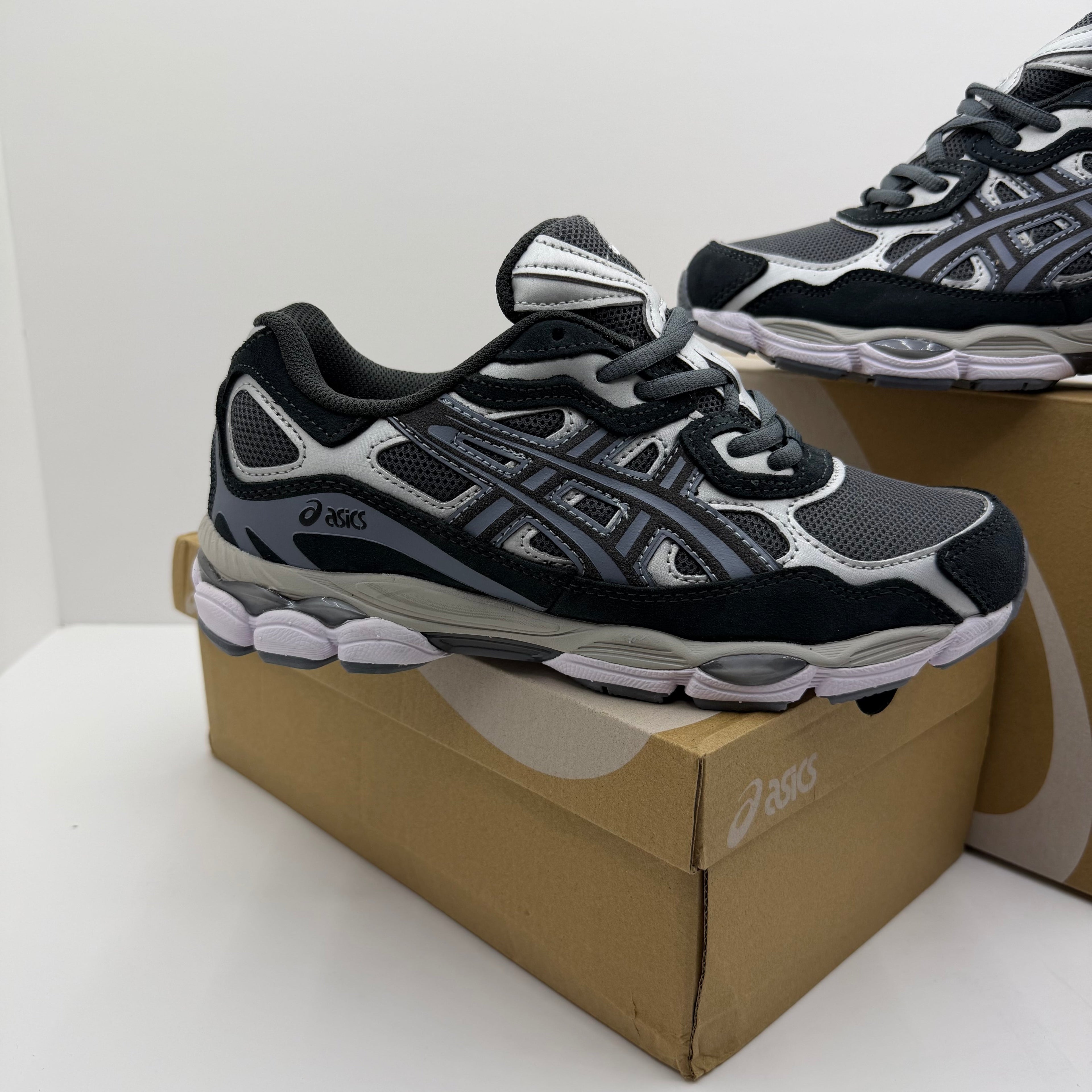Asics Quantum Gel Grey