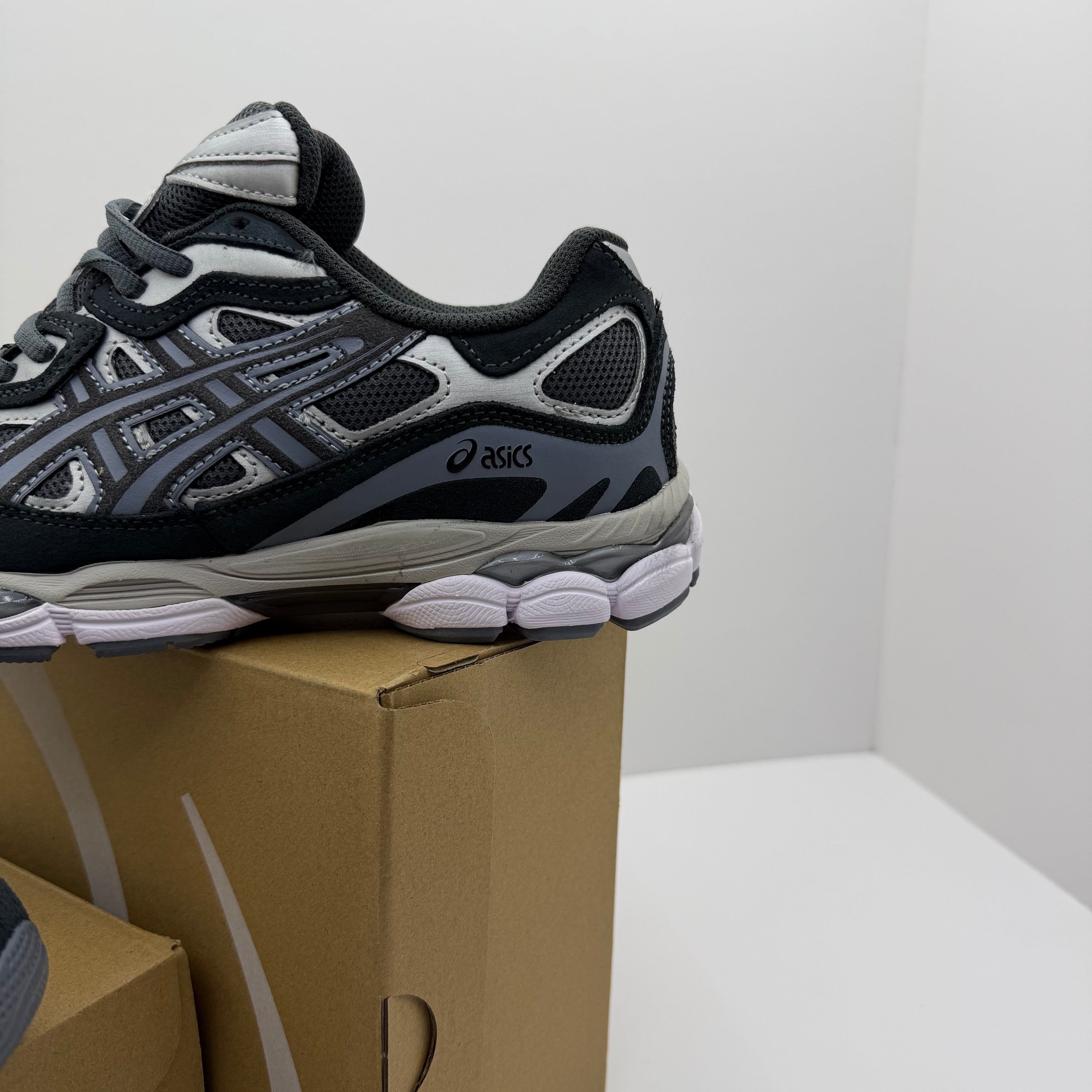 Asics Quantum Gel Grey