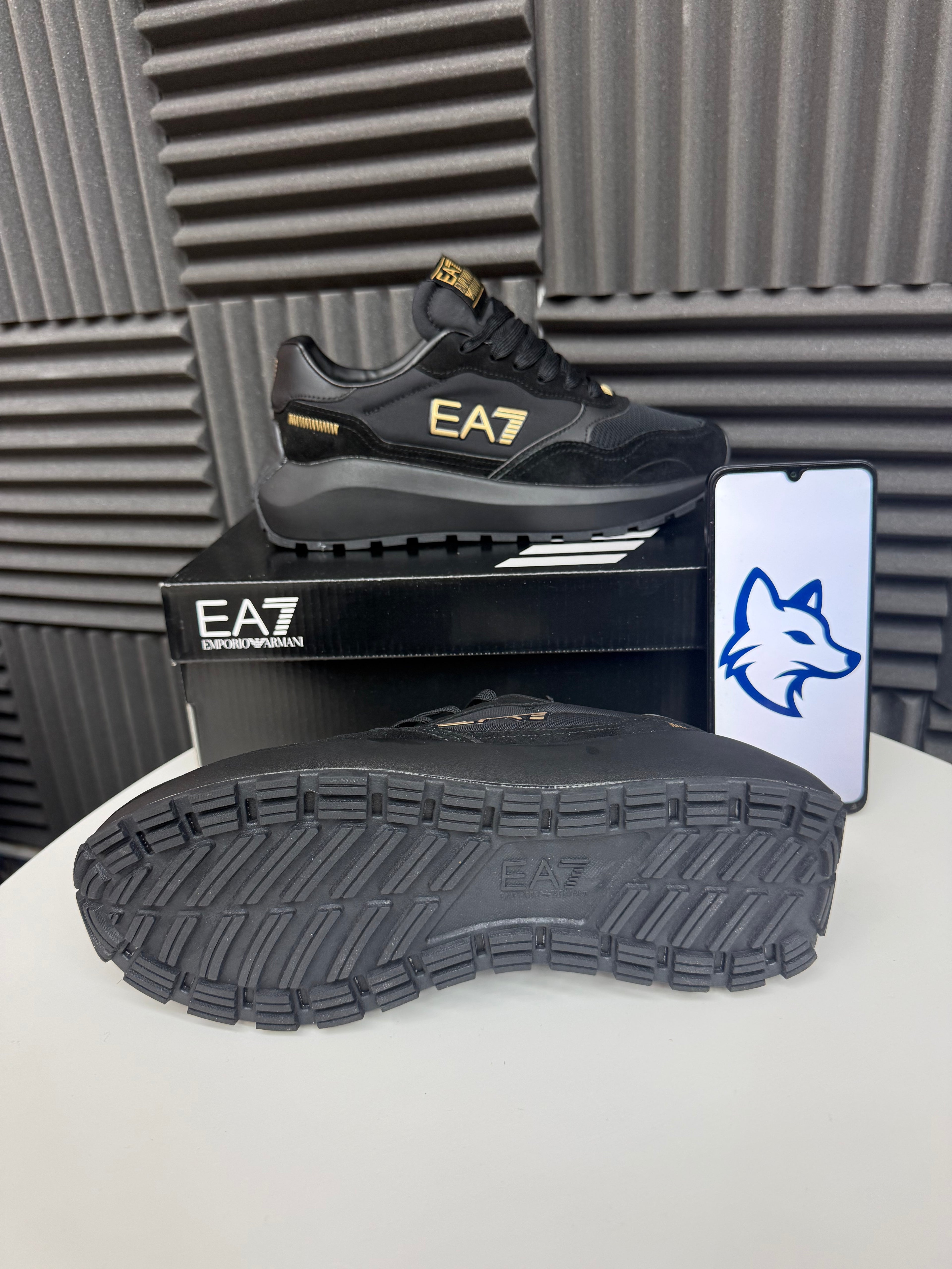 EA7 Negro Dorado