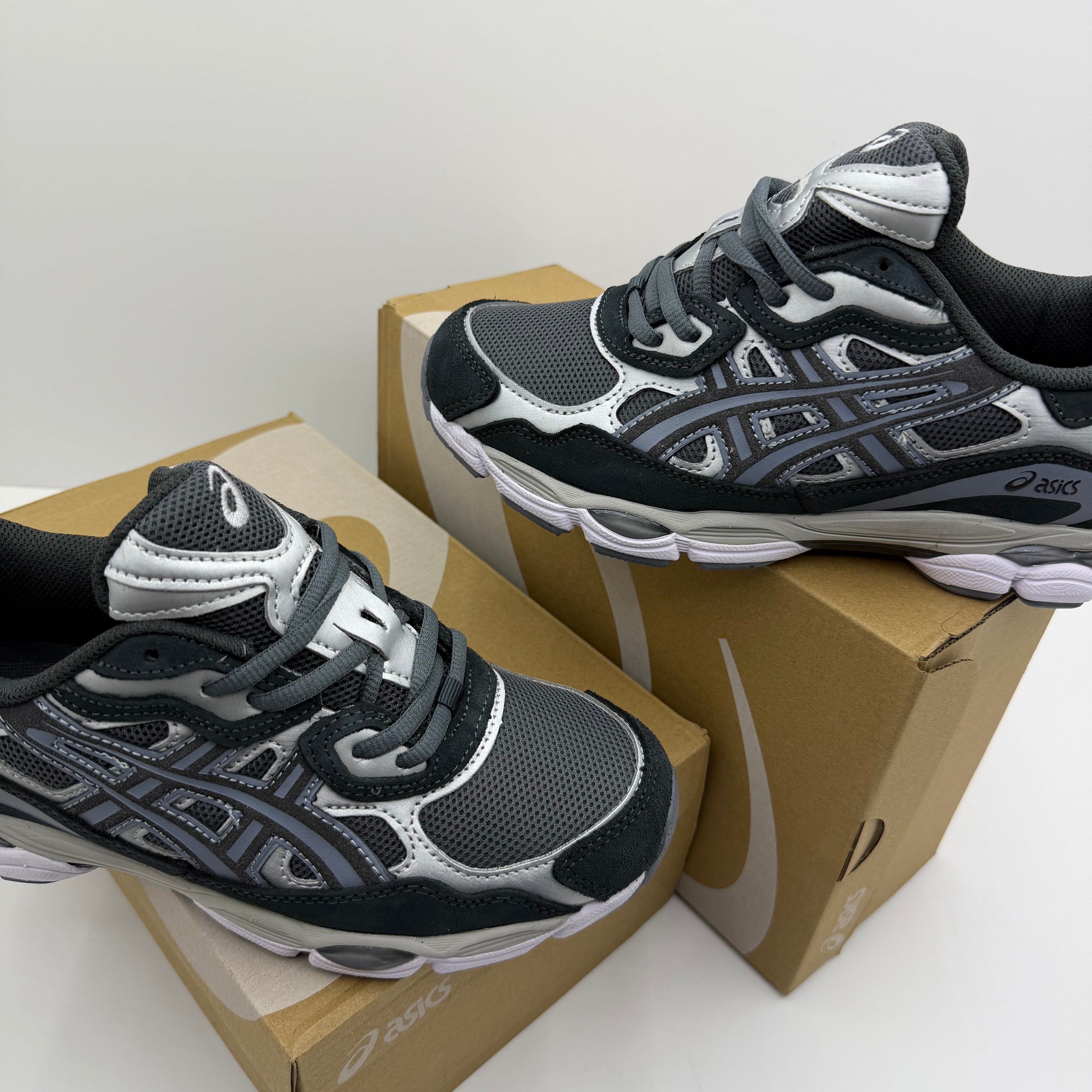 Asics Quantum Gel Grey